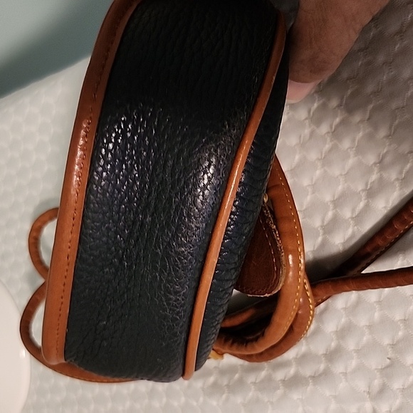 Vintage Mini-Dooney & Bourke Crossbody  Purse 6" W X 4 1/2" H (32) - Picture 6 of 12